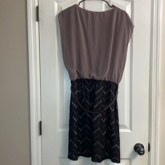 Maurice’s dress - Picture 6 of 6